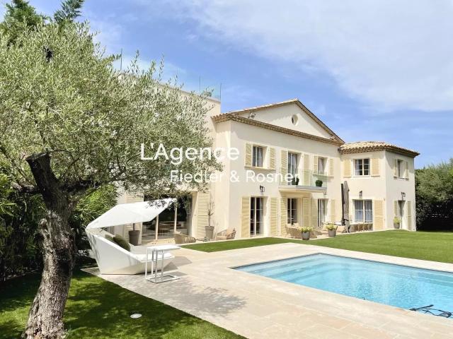 REF 231: VILLA SAINT TROPEZ CENTRE A PIED