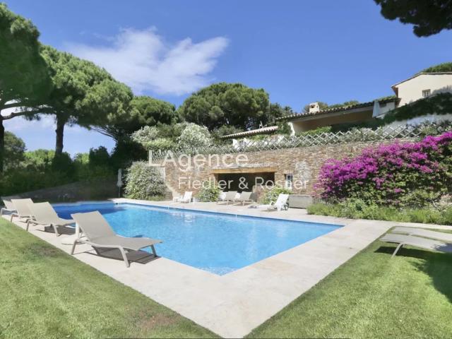 REF 254: VILLA VUE MER LES PARCS DE SAINT TROPEZ