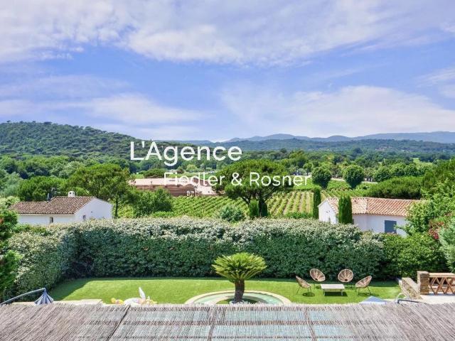 REF 256: GASSIN VILLA AVEC VUE DÉGAGÉE SUR LES VIGNES