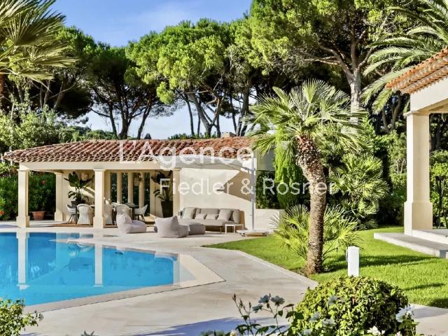 REF 258: SAINT TROPEZ LES SALINS SUPERBE VILLA NEOPROVENCALE