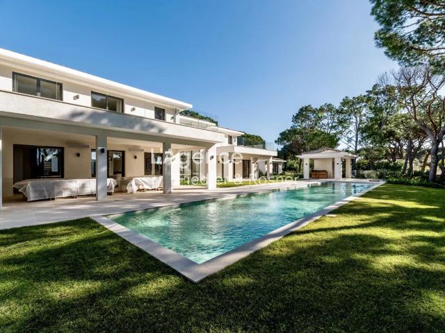 REF 264: LES PARCS DE SAINT TROPEZ MAGNIFIQUE PROPRIETE NEUVE