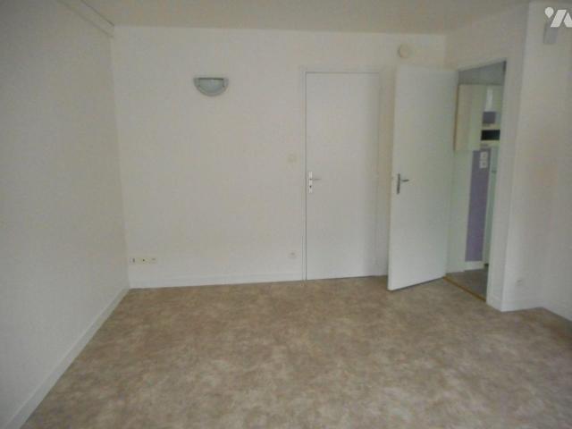 Réf.: 2859, appartement de 49,90 m2, situé au 1er étage comprenant: entrée, cuisine, séjour.