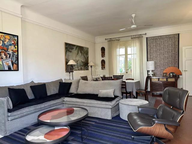 REF 549: EN PLEIN COEUR DE SAINT TROPEZ APPARTEMENT AVEC TERRASSES