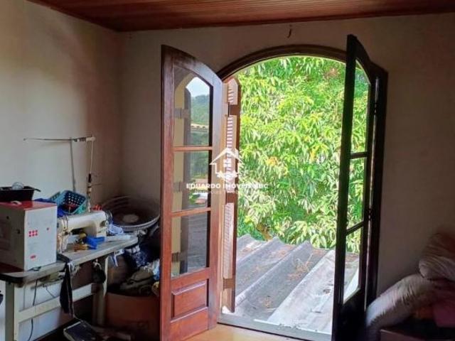 REF: 5574. Casa para venda. 3 dormitórios. 6 vagas na garagem. Ótima localização