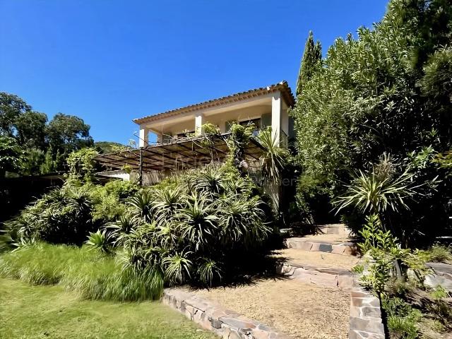 REF 581: RAMATUELLE CLUB 55 VILLA A PIED DE LA PLAGE