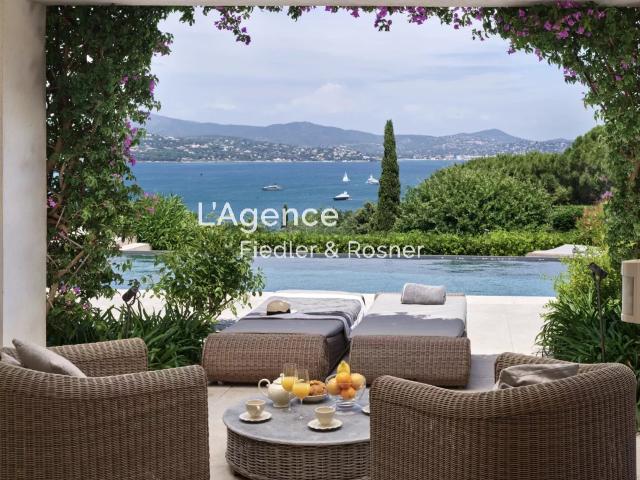 REF 647: VUE MER EXCEPTIONNELLE VILLA GASSIN