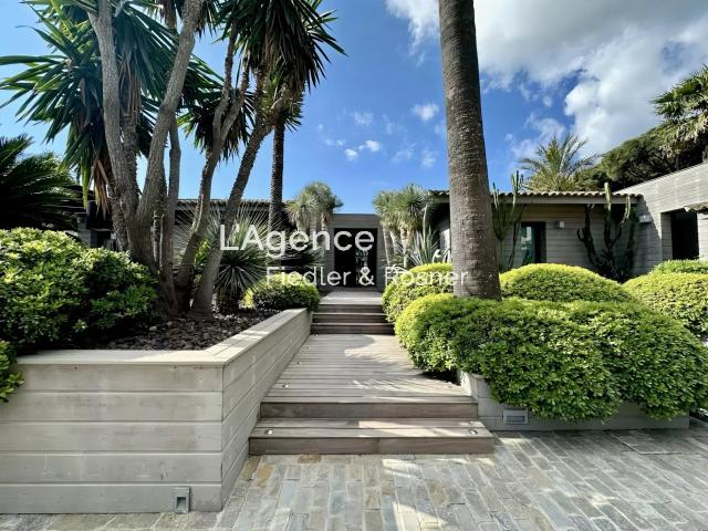 REF 648: VILLA MODERNE PROCHE DES PLAGES DE RAMATUELLE