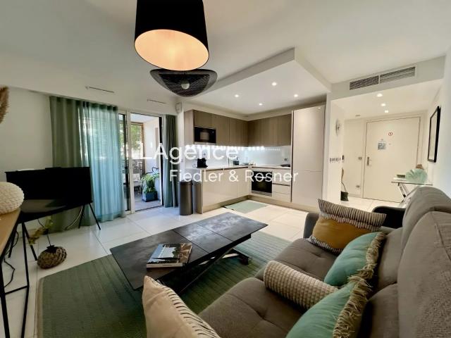 REF 657: SAINT TROPEZ RESIDENCE DE HAUT STANDING APPARTEMENT A LA LOCATION