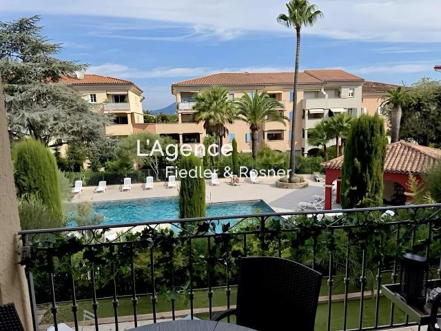 REF 683: SAINT TROPEZ APPARTEMENT DANS UNE RESIDENCE SECURISEE CENTRE A PIED