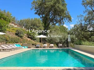 REF 773: VILLA D’EXCEPTION AVEC PISCINE ET VUE DÉGAGÉE À PIED DU VILLAGE