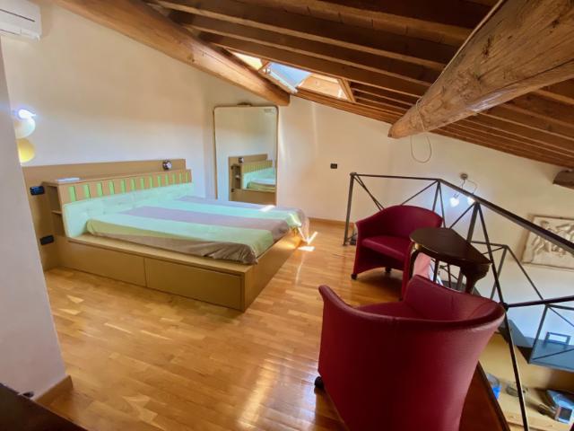 Ref: 8001 Claudia | Florence Apartments for Rent | Long Term Student Accommodation Rentals | HousingInFlorence