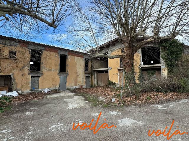Réf: Canal Carcassonne Immeuble de 465m² au sol sur 2 n. 930m² Carcassonne