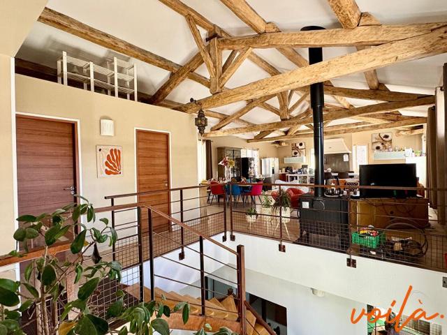 REF ATYPIQUE7 Maison en pierre, 5 chambres appartement. 313m² Carcassonne