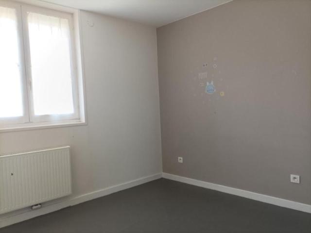 Réf: GES02370003 492, 4 pièce s, GIVORS