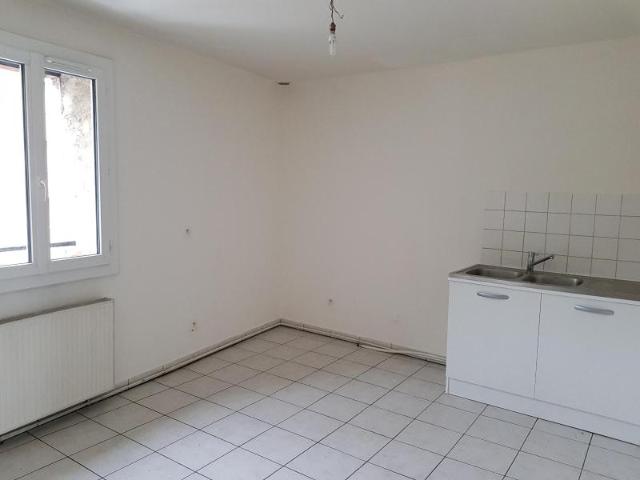 Réf: GES32220004 492, 4 pièce s, GIVORS