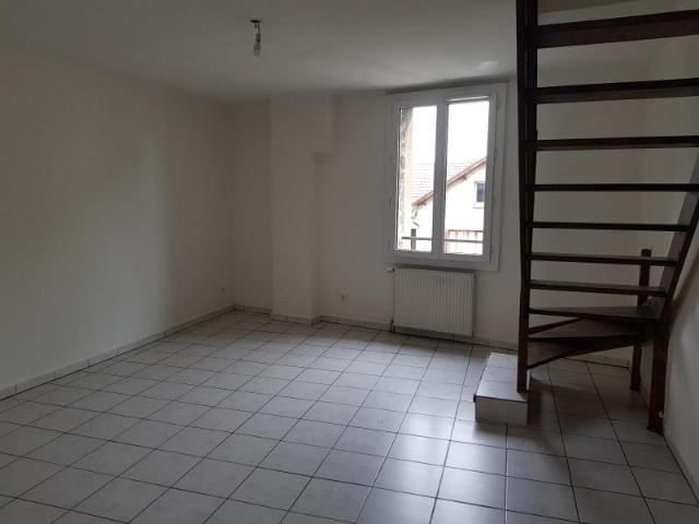 Réf: GES32220004 492, 4 pièce s, GIVORS