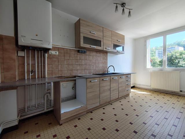 Réf: GES38980008 371, 3 pièce s, STE FOY LES LYON