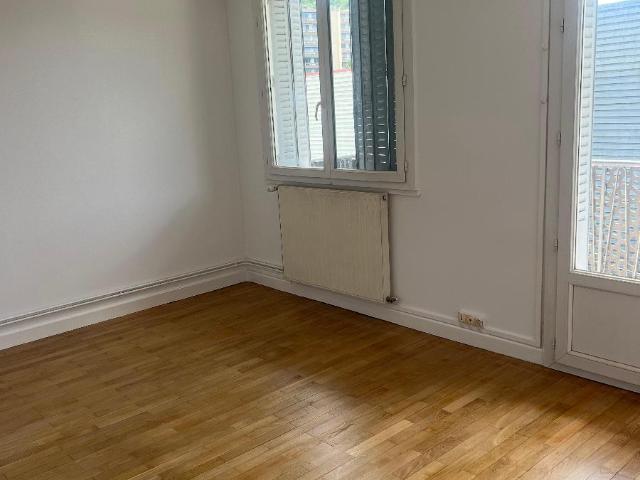 Réf: GES38980008 371, 3 pièce s, STE FOY LES LYON