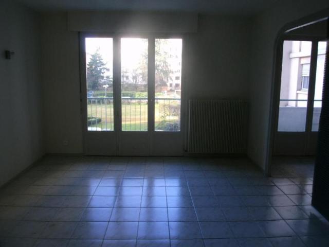 Réf: GES38360319 374, 3 pièce s, VILLEURBANNE