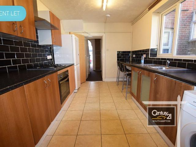 |Ref: R152002|, Cromwell Road Southampton SO15, 4 bed detached house to rent, £2,195 pcm | PrimeLocation