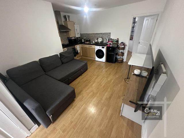 |Ref: R152396|, Warren Avenue, Southampton SO16, 1 bed flat to rent, £875 pcm | PrimeLocation