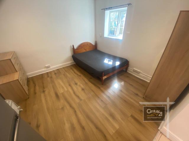 |Ref: R152434|, High Road, Southampton, SO16 2JE Century 21 United Kingdom