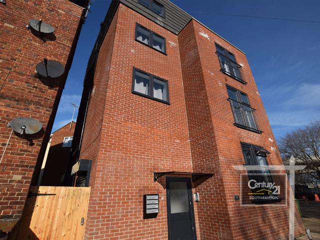 |Ref: R166578|, Canute Road, Southampton, SO14 3FJ Century 21 United Kingdom
