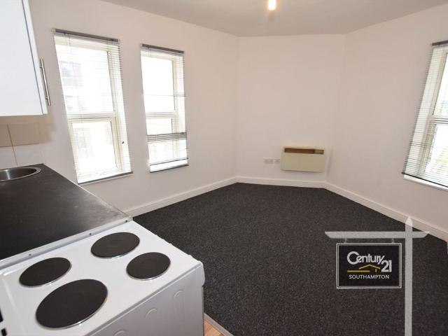 |Ref: R170408|, Commercial Road, Southampton SO15, 1 bed flat to rent, £850 pcm | PrimeLocation