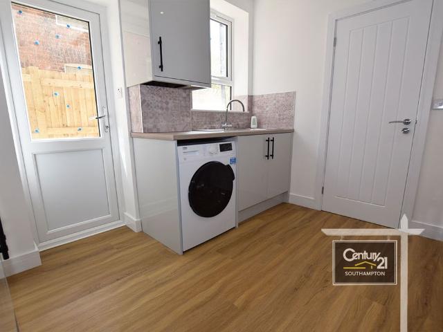 |Ref: R194123|, Harold Road, Southampton SO15, 3 bed semi detached house to rent, £1,495 pcm | PrimeLocation