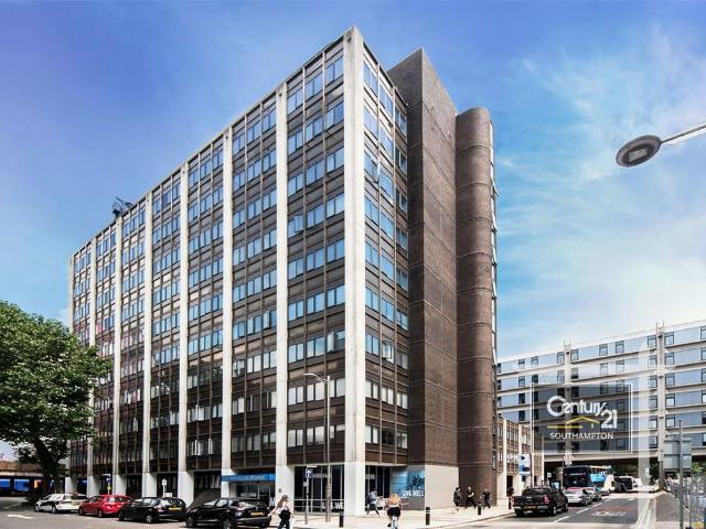 |Ref: R194315|, Enterprise House, Isambard Brunel Road, Portsmouth PO1, 2 bed flat to rent, £1,300 pcm | PrimeLocation