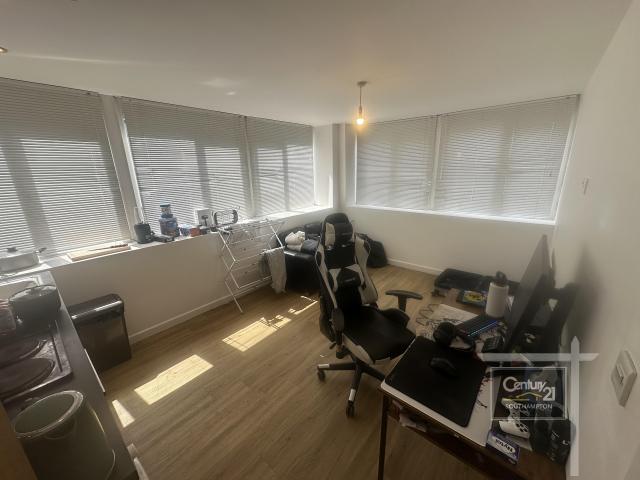 |Ref: R199086|, Enterprise House, Isambard Brunel Road, Portsmouth, PO1 2RX Century 21 United Kingdom