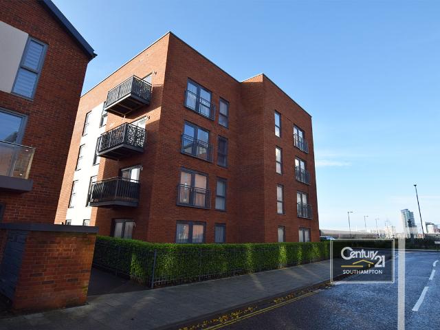 |Ref: R200930|, Arcadia, John Thornycroft Road, Southampton, SO19 9XF Century 21 United Kingdom