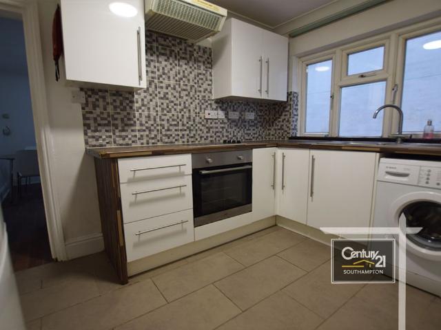 |Ref: R208574|, Cranbury Avenue, Southampton SO14, 2 bed flat to rent, £1,095 pcm | PrimeLocation