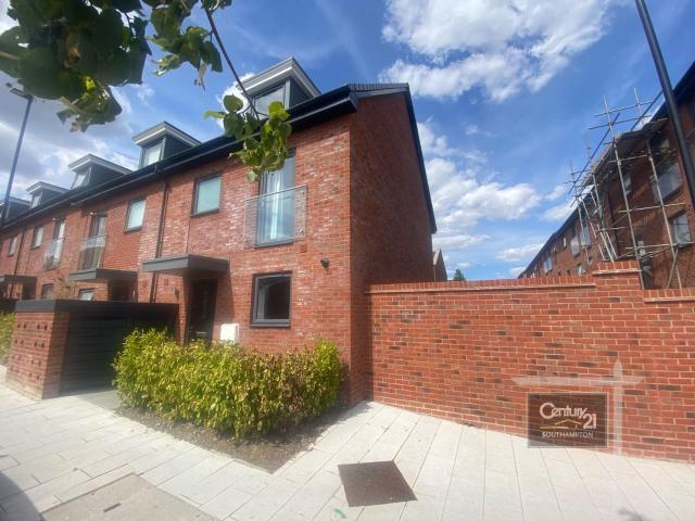 |Ref: R213791|, John Thornycroft Road, Southampton, SO19 9XL Century 21 United Kingdom
