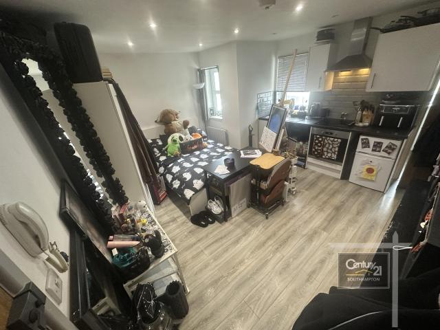 |Ref. R213804|, Palmerston Road, Southampton, SO14 1BZ Century 21 United Kingdom