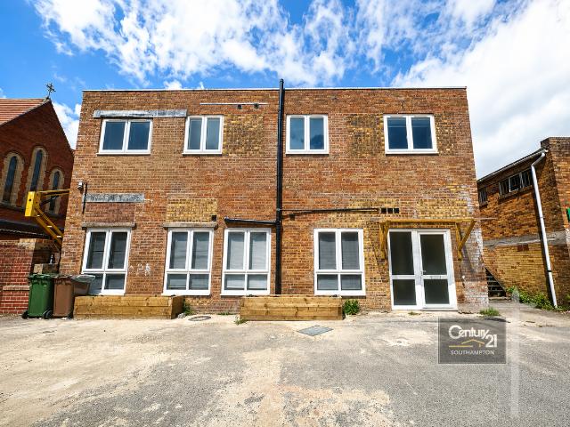 |Ref: R213948|, Leigh Road, Eastleigh SO50, 1 bed flat to rent, £895 pcm | PrimeLocation