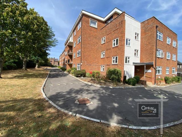 |Ref: R214523|, Bassett Court, Bassett Avenue, Southampton SO16, 3 bed flat to rent, £1,395 pcm | PrimeLocation