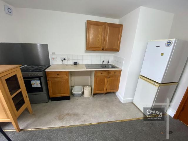 | Ref: R215169|, Bedford Place, Southampton SO15, 1 bed flat to rent, £825 pcm | PrimeLocation