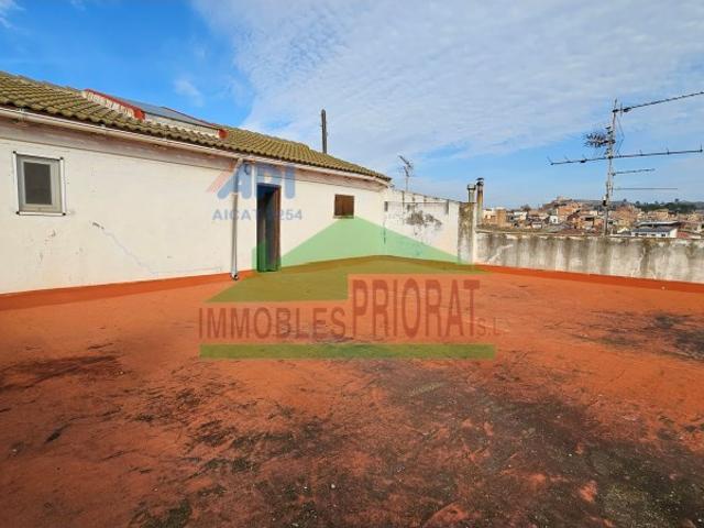Ref. U 746. EN VENTA A FLIX EDIFICIO SINGULAR Y CASA PAIRAL DE 1.172 M² CON GRAN TERRAZA