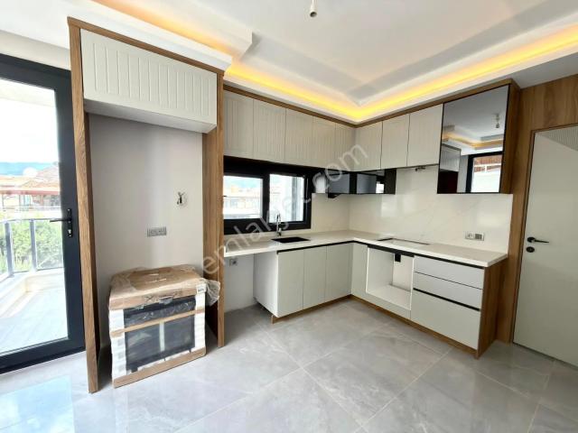 Referans'tan Altınkum'da Denize 50 Mt Yerden Isıtmalı Şık Tasarımlı 3+1 Daire