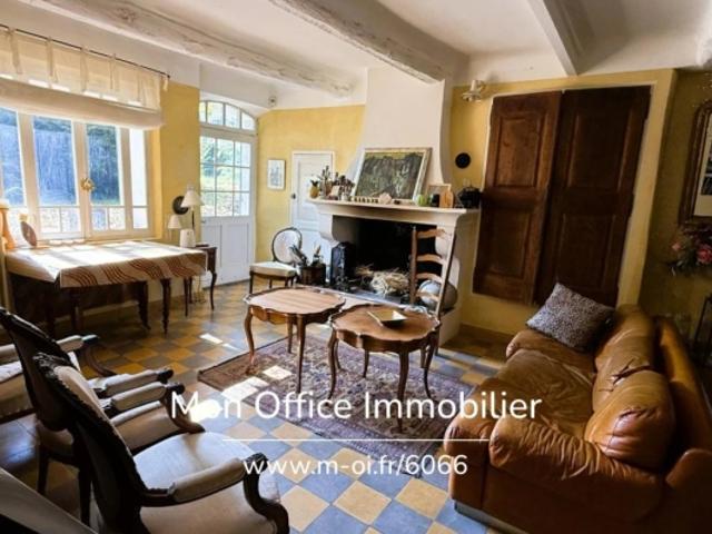 Référence: 6066 ANC Bastide familiale avec dépendances et grand terrain à pied de La Tour d'Aigues