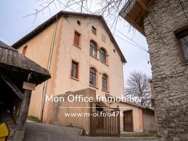 Référence: 6476 MTE. Bâtisse à rénover 600 m² Terrain 3200 m²