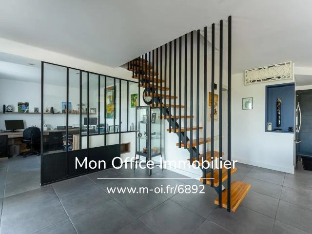 Référence: 6892 CCH Maison avec vue panoramique et logeme. 180m² Villelaure