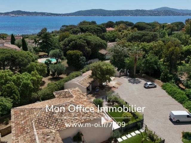 Référence: 7009 LES. MAISON RÉNOVÉE À 100M DE LA MER AVEC JARDIN ET GARAGE À GRIMAUD BEAUVALLON