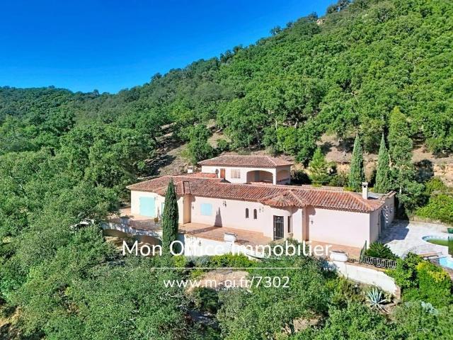 Référence: 7302 Les Villa De 200M2 Vue Sur Les Collines A. 195m² La Môle