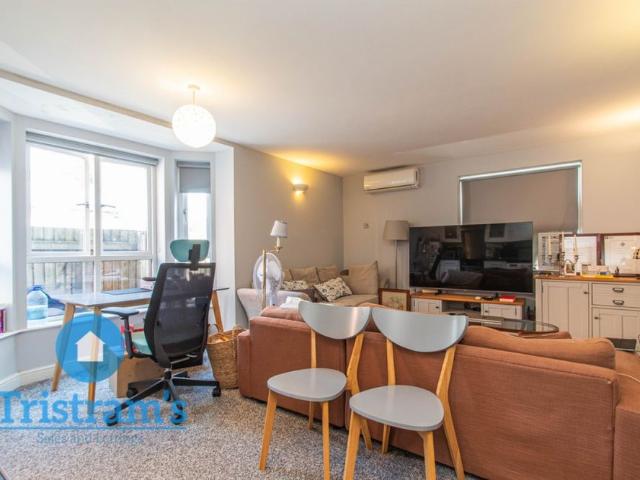 References Pending 1 bed Flat