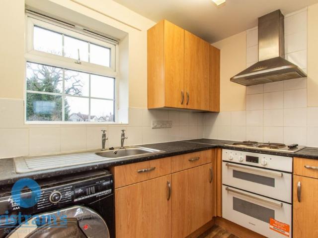 References Pending 2 bed Maisonette