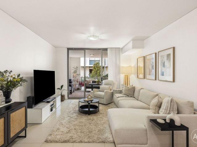 Refined North Facing Dual Level Living