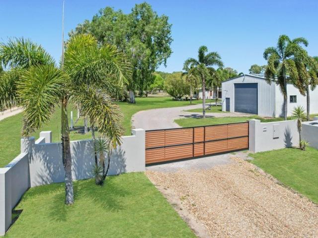 REFINED ACREAGE LIVING IN FORREST BEACH