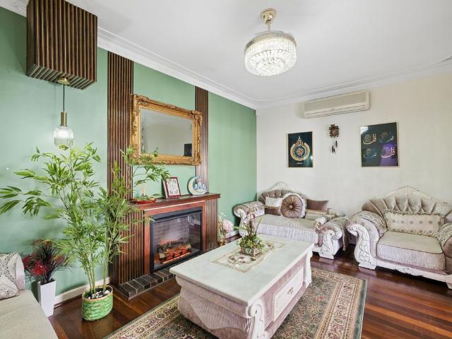 Refined Ardross Living Close to Shirley Strickland Reserve